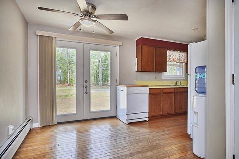 17 Plain St, Easthampton, MA 01027 photo 6