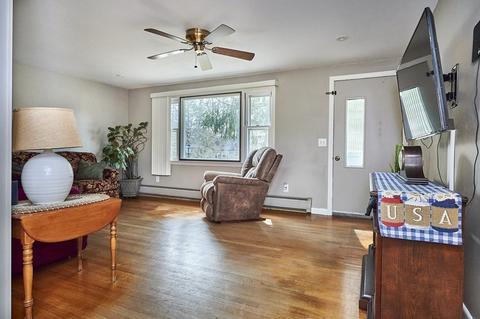 17 Plain St, Easthampton, MA 01027 photo 5