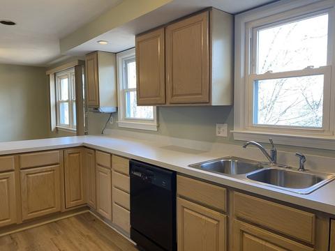 44 Crest Cir, Worcester, MA 01603 photo 2