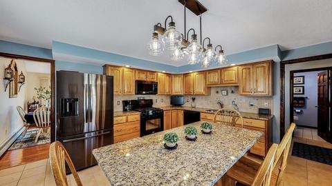 8 Boulder St, Springfield, MA 01108 photo 2