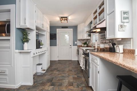 67 Middlebrook Dr, Springfield, MA 01129 photo 5