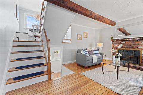 7 Colonial Ct, Marblehead, MA 01945 photo 2
