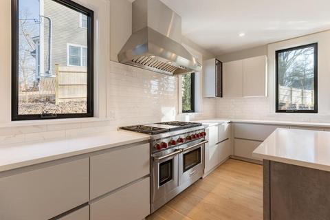 177 Jarvis Cir, Needham, MA 02492 photo 8