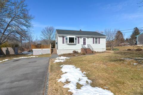 34 Smith St, Fairhaven, MA 02719 photo 2