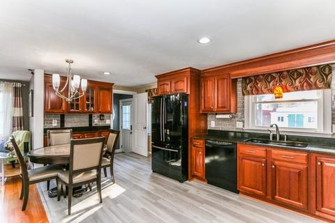 48 Bamforth Rd, Springfield, MA 01118 photo 9