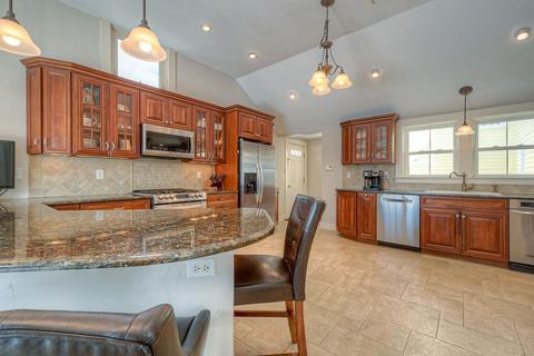 128 Main St, Upton, MA 01568 photo 5