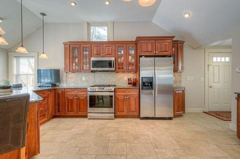 128 Main St, Upton, MA 01568 photo 4