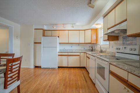 290 Pleasant St, Marblehead, MA 01945 photo 5