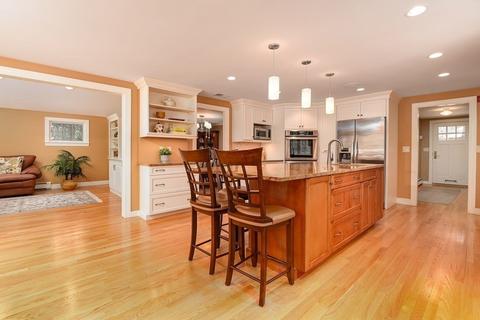 65 Richardson Dr, Needham, MA 02492 photo 3