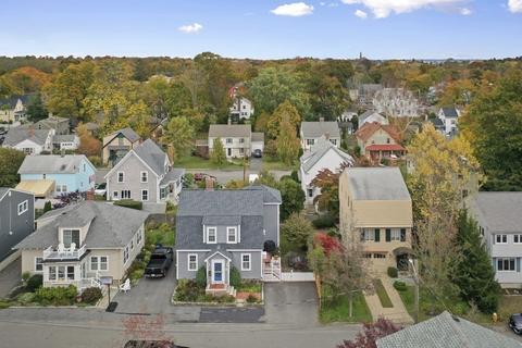 8 Pierce St, Marblehead, MA 01945 photo 3