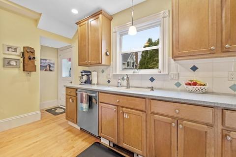 8 Pierce St, Marblehead, MA 01945 photo 11