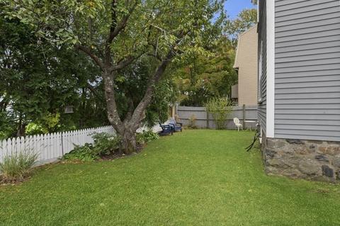 8 Pierce St, Marblehead, MA 01945 photo 4