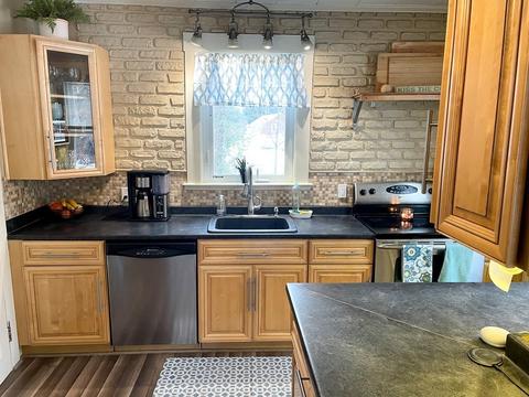 41 E High St, Avon, MA 02322 photo 8