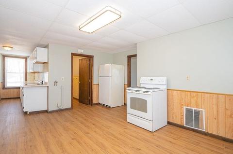 2 Hale St, Worcester, MA 01604 photo 4