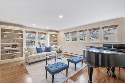 112 Jersey St, Marblehead, MA 01945 photo 5