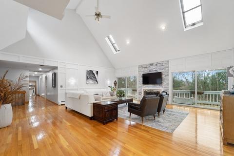 468 Elm St E, Raynham, MA 02767 photo 4