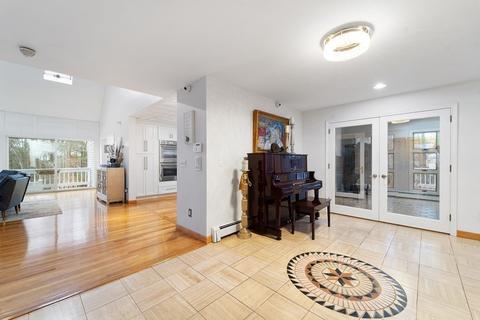 468 Elm St E, Raynham, MA 02767 photo 9