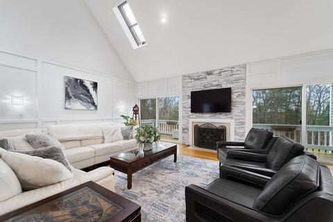 468 Elm St E, Raynham, MA 02767 photo 5
