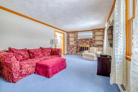 36 Wright St, Lowell, MA 01854 photo 3