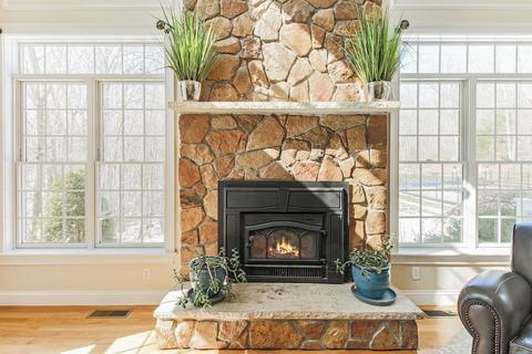 14 Wunschel Dr, Sutton, MA 01590 photo 9
