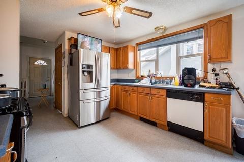 104 Phoenix Ter, Springfield, MA 01104 photo 4