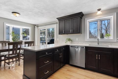 8 Cobblers Ln, Beverly, MA 01915 photo 2