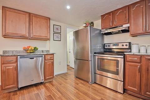 8 Maple Ave, Danvers, MA 01923 photo 3