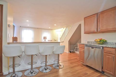 8 Maple Ave, Danvers, MA 01923 photo 5