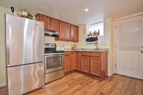 8 Maple Ave, Danvers, MA 01923 photo 4