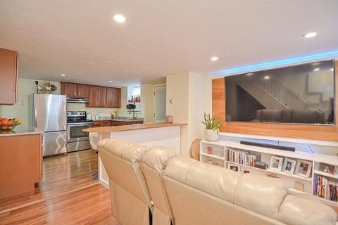 8 Maple Ave, Danvers, MA 01923 photo 7
