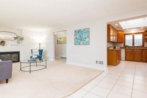 4 Ray St, Danvers, MA 01923 photo 3