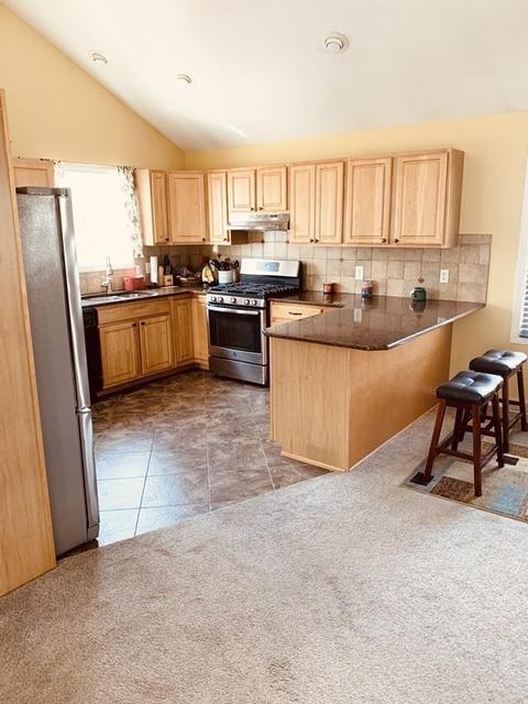 15 Terry Ln, Fall River, MA 02720 photo 2