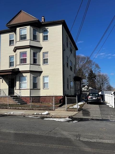 644 Grinnell St, Fall River, MA 02721 photo 2