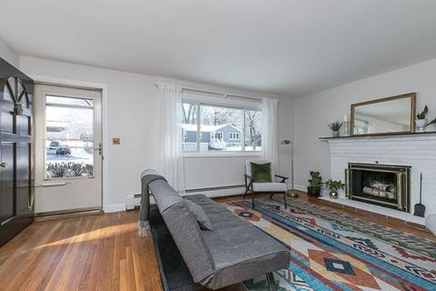 55 Putnam St, Beverly, MA 01915 photo 4