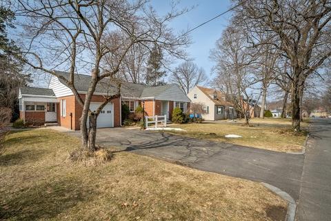 46 Old Brook Rd, Springfield, MA 01118 photo 2