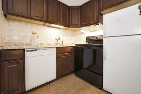 15 Staples Ave #34, Everett, MA 02149 photo 2