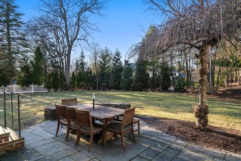 77 Monadnock Rd, Wellesley, MA 02482 photo 2