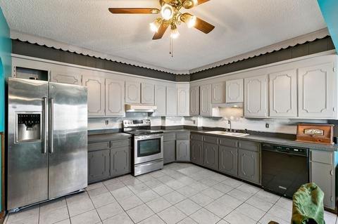 76 Muzzy St, Chicopee, MA 01020 photo 7