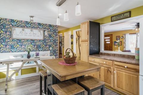 106 Plain St, Easthampton, MA 01027 photo 6