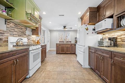 33 Colonial Rd, Sutton, MA 01590 photo 3