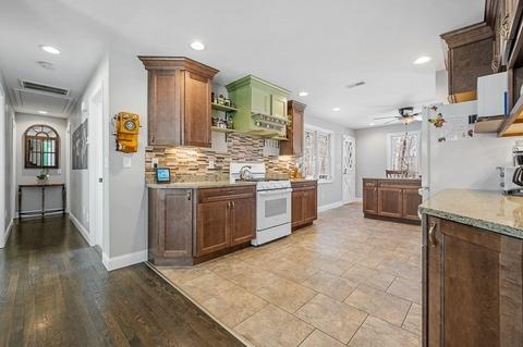 33 Colonial Rd, Sutton, MA 01590 photo 2