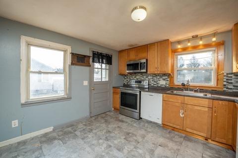 35 Edbert St, Chicopee, MA 01020 photo 2