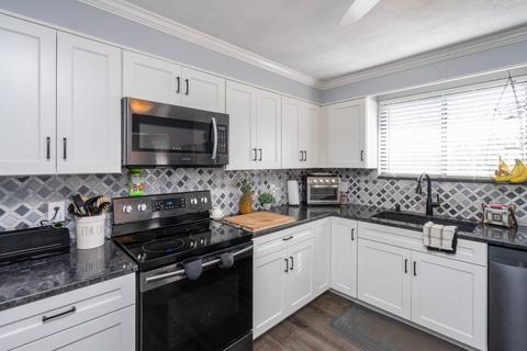 14 Oakridge Dr, Saugus, MA 01906 photo 3