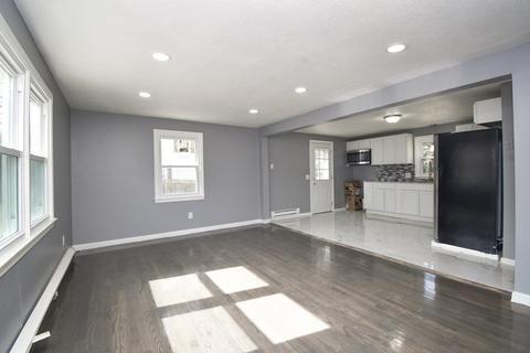 242 Roy St, Springfield, MA 01104 photo 11