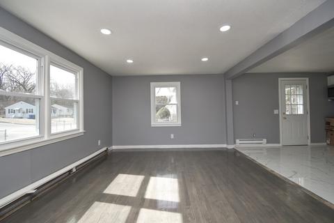 242 Roy St, Springfield, MA 01104 photo 9