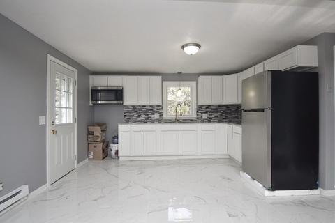 242 Roy St, Springfield, MA 01104 photo 3