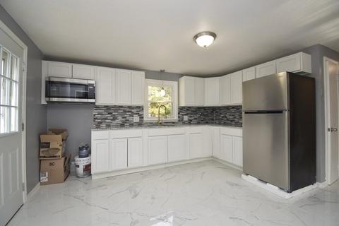 242 Roy St, Springfield, MA 01104 photo 2