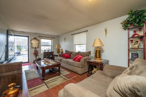 23 Lakevilla Ave, Springfield, MA 01109 photo 8