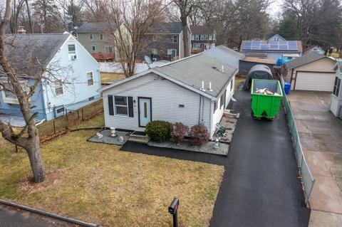 23 Lakevilla Ave, Springfield, MA 01109 photo 3
