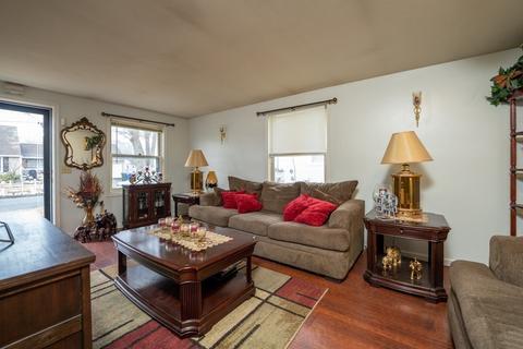 23 Lakevilla Ave, Springfield, MA 01109 photo 7